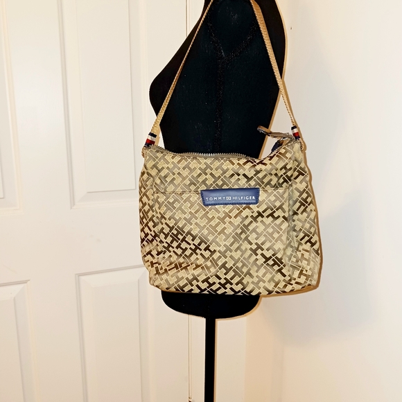 Tommy Hilfiger handbag - Picture 3 of 5